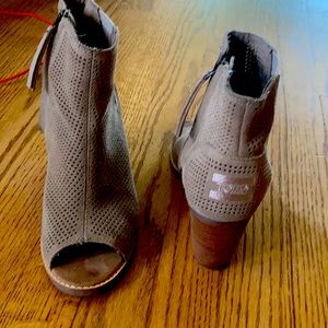 TOMS heeled and open toes boot size 7M